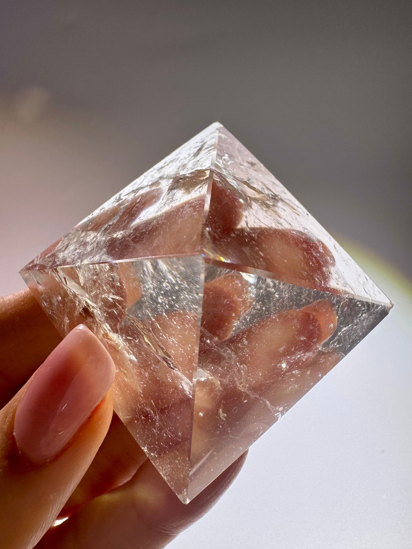 Bergkristallpyramide 4.7 cm – Extra klarer Quarz aus Brasilien mit Lichtenergie 💎✨