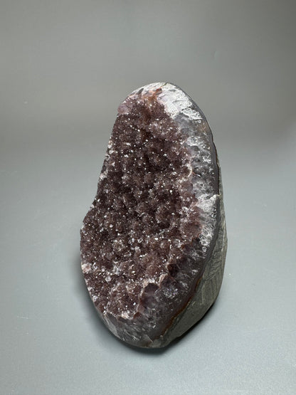 Base de coupe en améthyste arc-en-ciel enchanteresse - 9 cm, 379 g