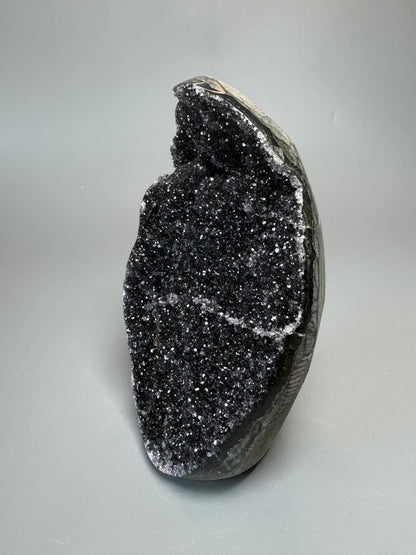 Seltene schwarze Rainbow Amethyst Cutbase - 15.5cm, 922g