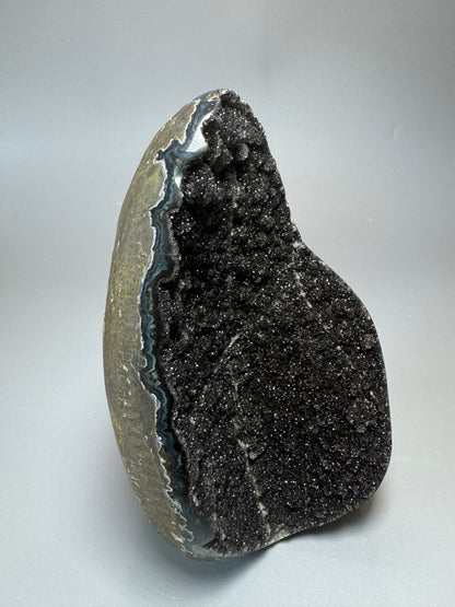 Schwarzer seltener  Amethyst mit Mikrokristallisation aus Uruguay - 15cm, 1.15kg