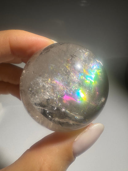 Sphère de quartz fumé avec arc-en-ciel – Boule de cristal extra claire