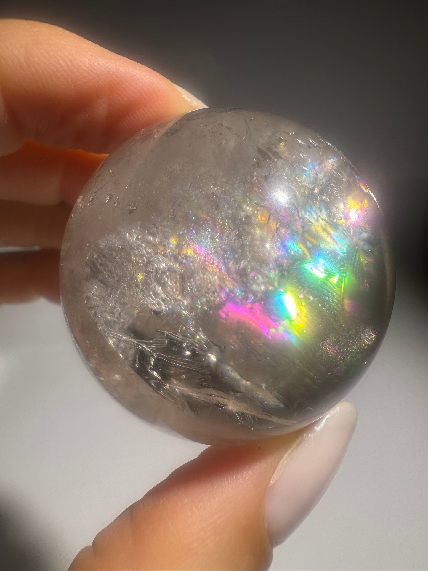 Sphère de quartz fumé avec arc-en-ciel – Boule de cristal extra claire