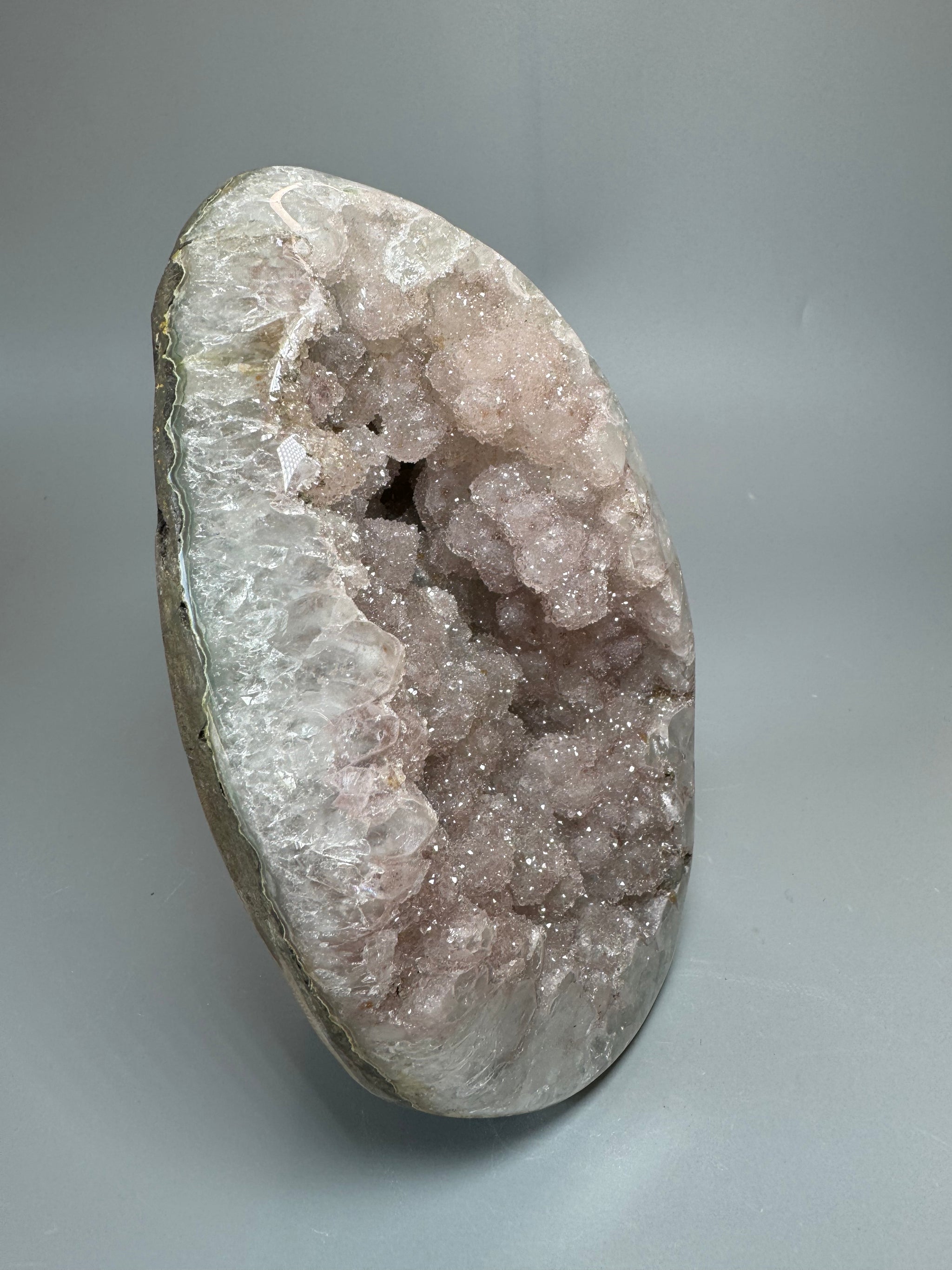 Wunderschöne rosa Rainbow Amethyst Cutbase - 17cm, 2.21kg