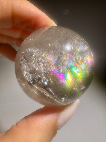 Sphère de quartz fumé avec arc-en-ciel – Boule de cristal extra claire