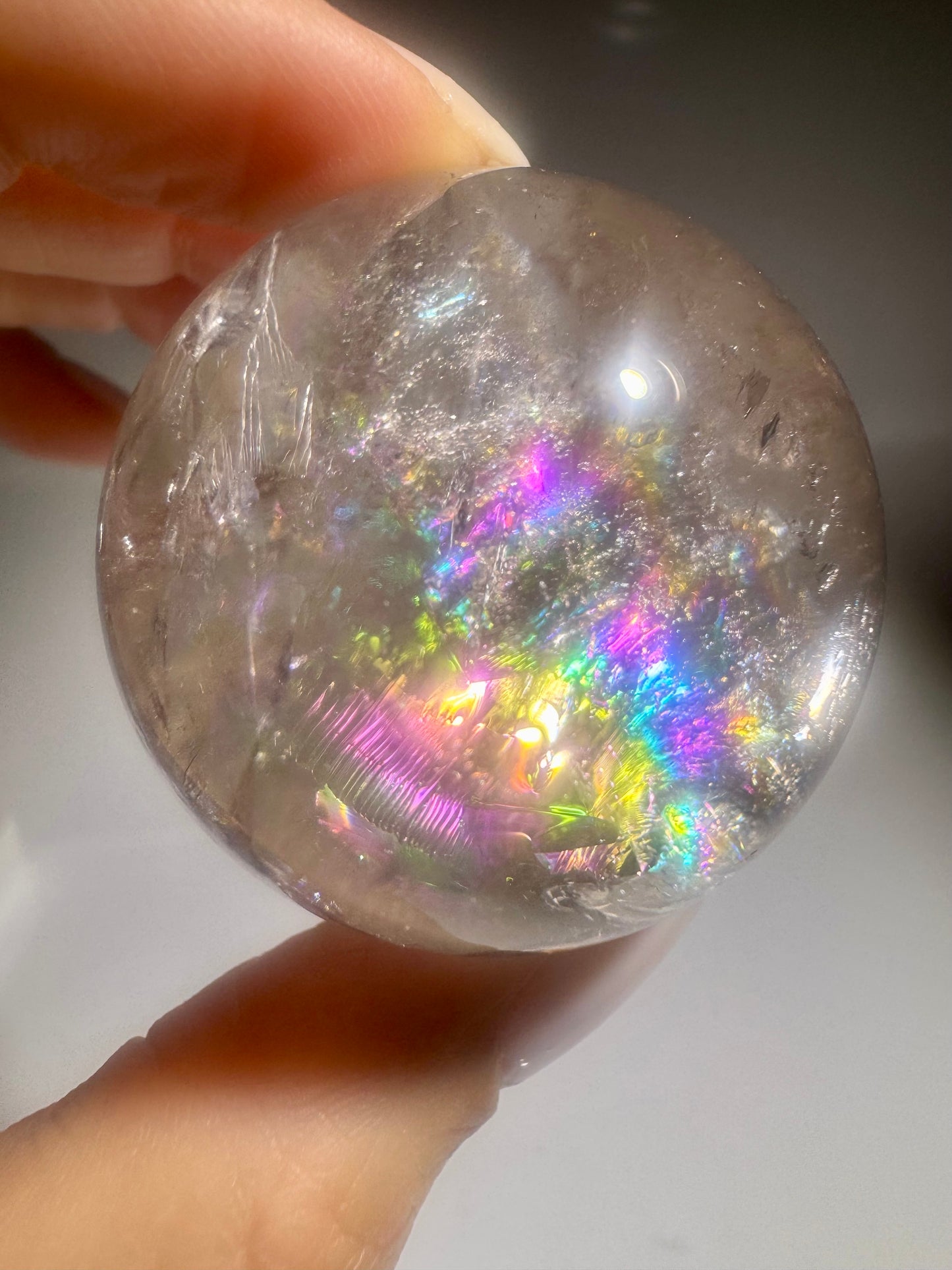 Sphère de quartz fumé avec arc-en-ciel – Boule de cristal extra claire