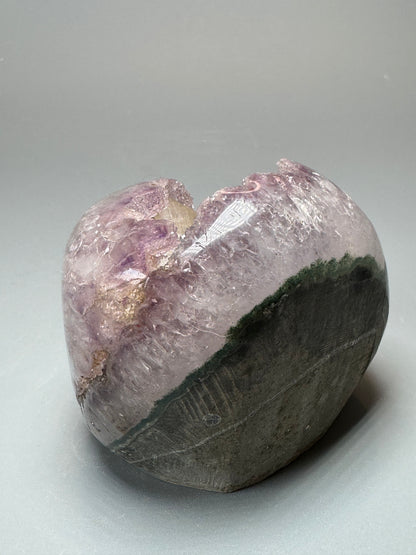 Amethyst Cutbase mit Kalzit | UNIQUE CRYSTALS