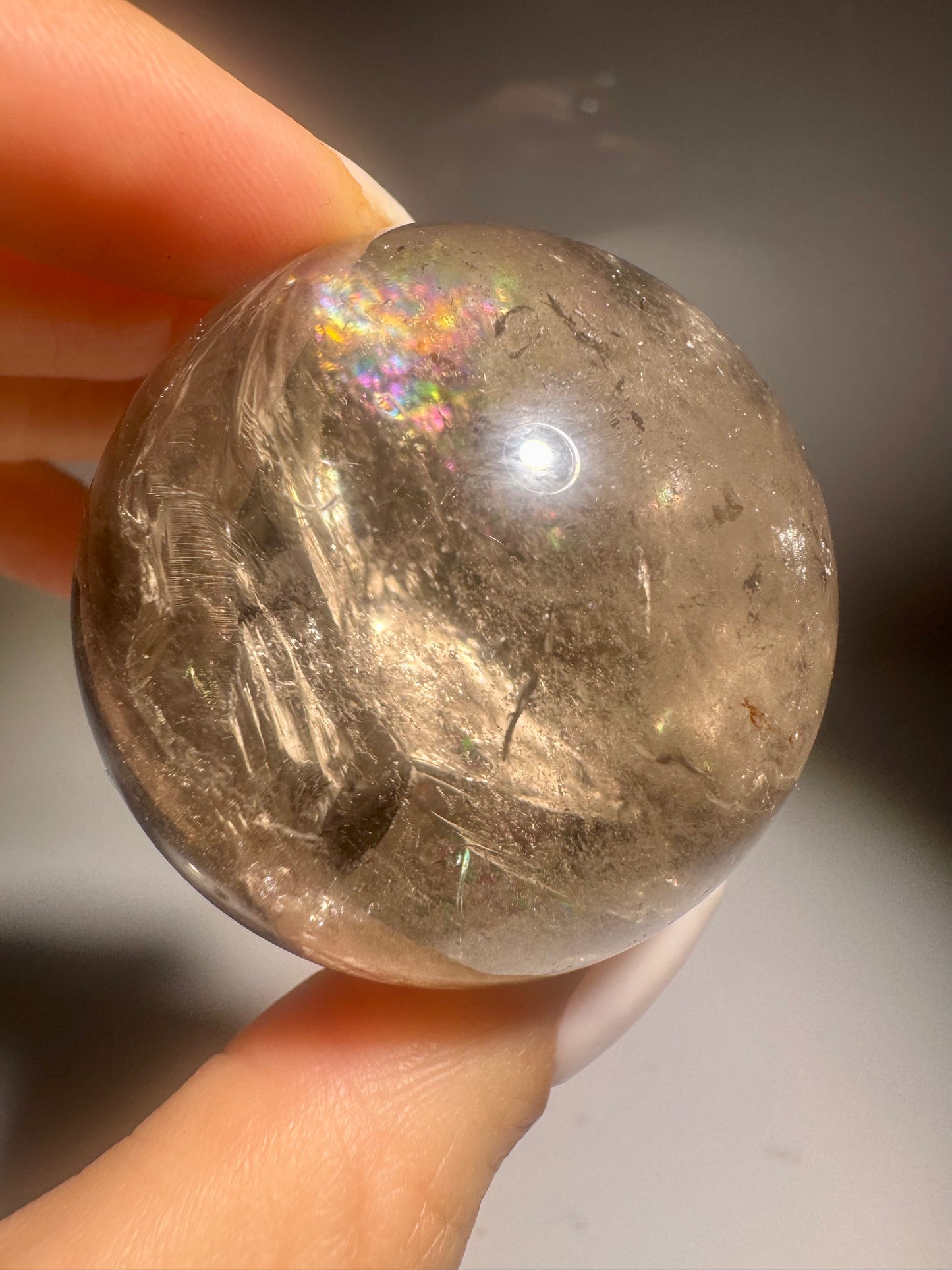 Sphère de quartz fumé avec arc-en-ciel – Boule de cristal extra claire