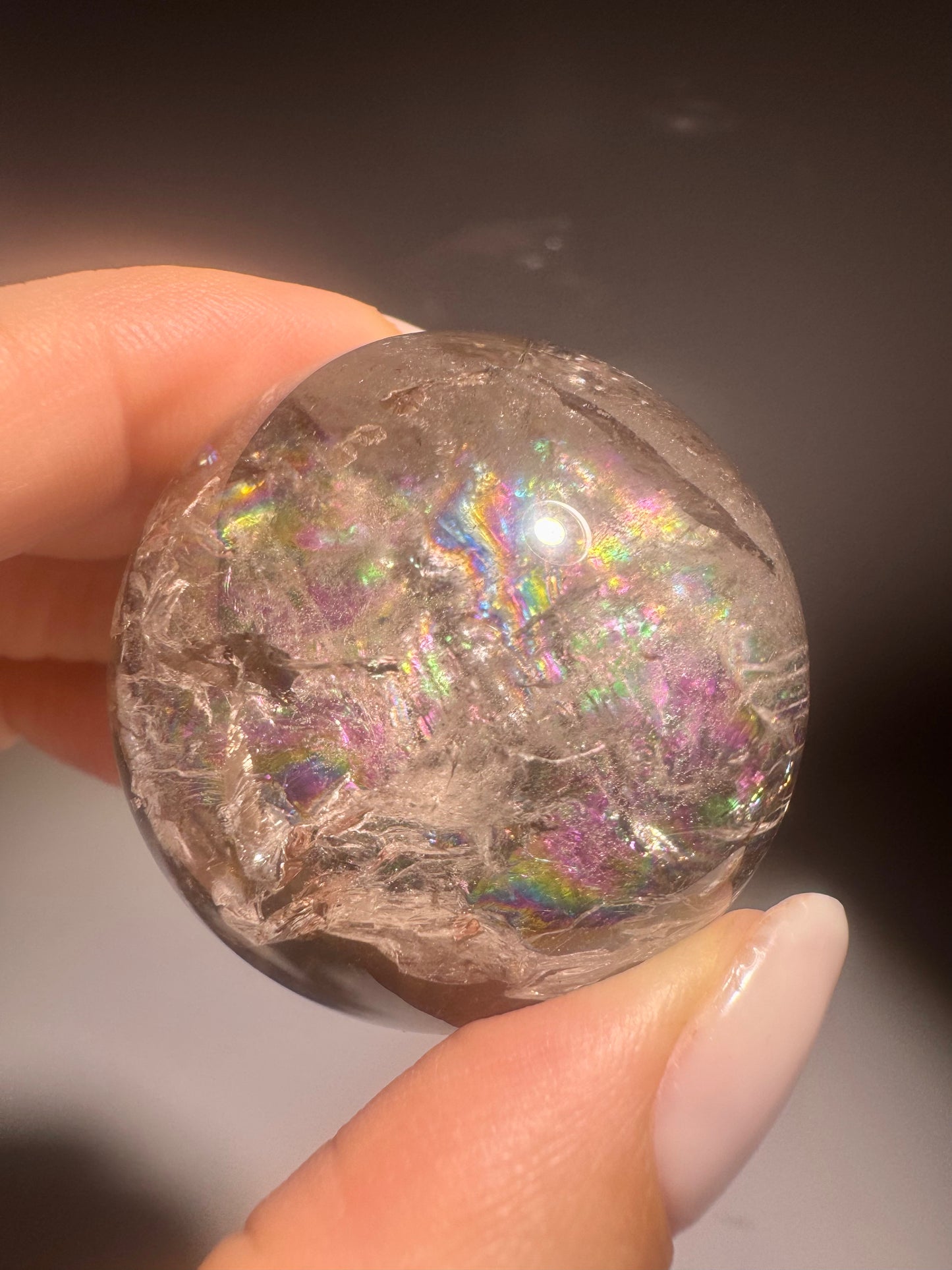 Sphère de quartz fumé avec arc-en-ciel – Boule de cristal extra claire