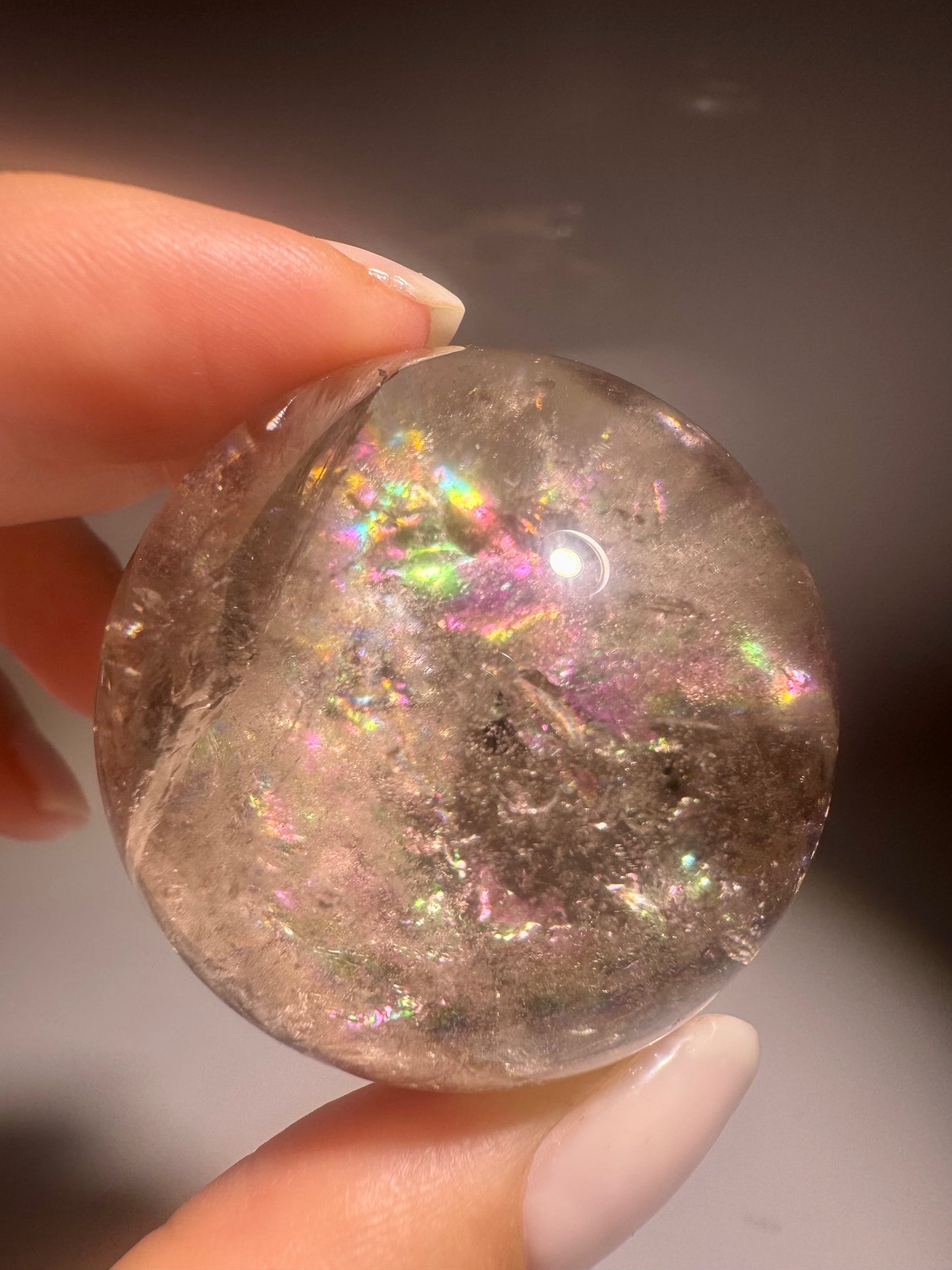 Sphère de quartz fumé avec arc-en-ciel – Boule de cristal extra claire