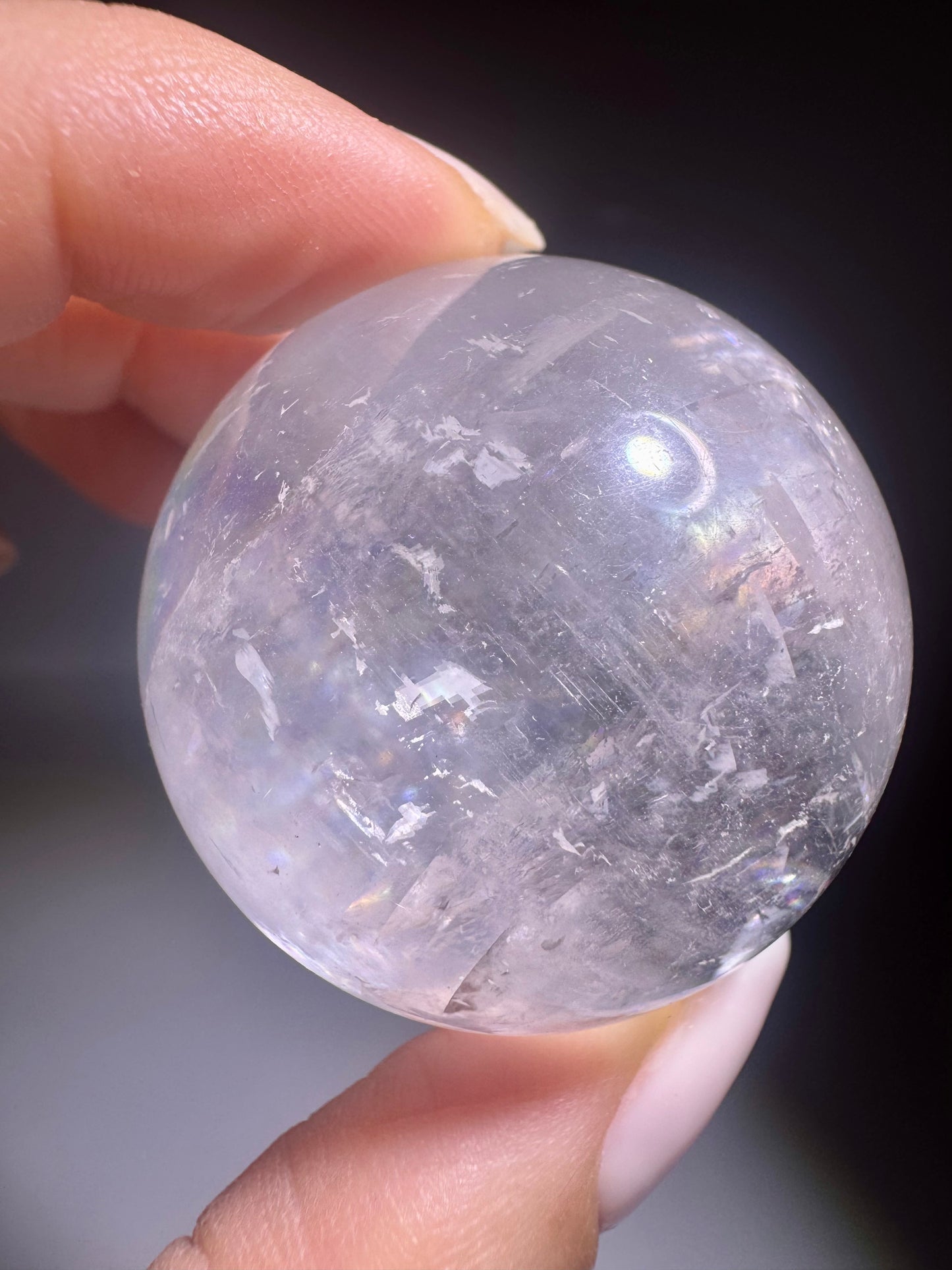 Optische Calcit-Kugel 4 cm – Regenbogenfarben, natürliche Kristallenergie