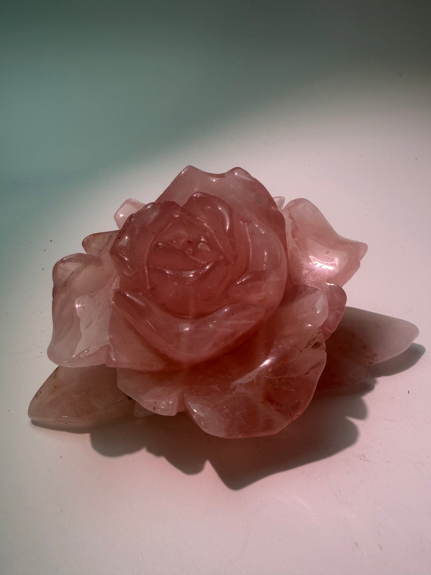 Kristallrosen aus Rosenquarz und Bergkristall – aus Brasilien