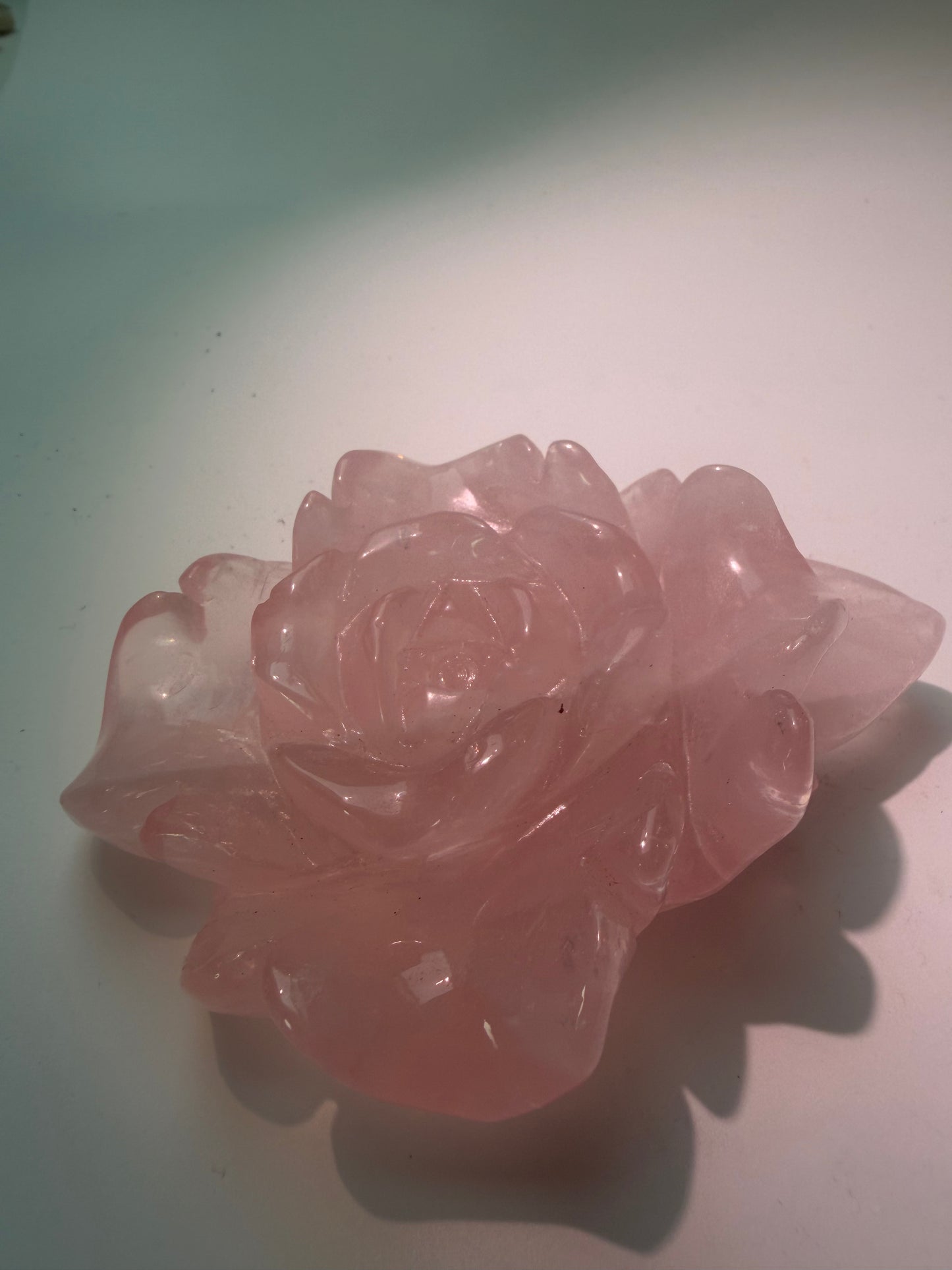Kristallrosen aus Rosenquarz und Bergkristall – aus Brasilien