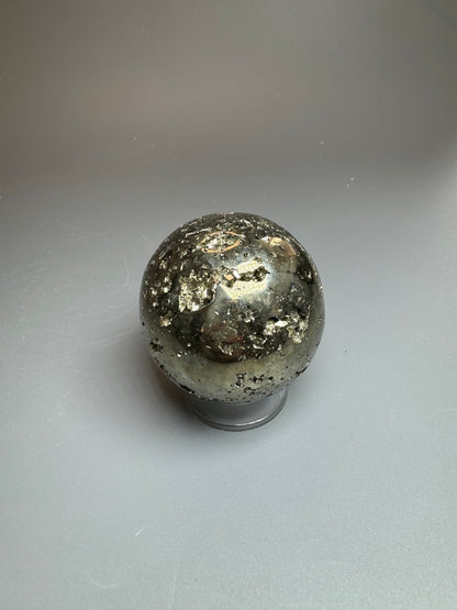Exklusive Pyrit Kugel - 5cm, 272g