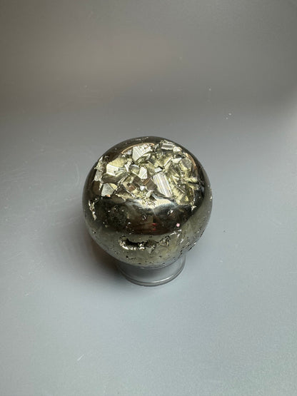 Exklusive Pyrit Kugel - 5cm, 272g