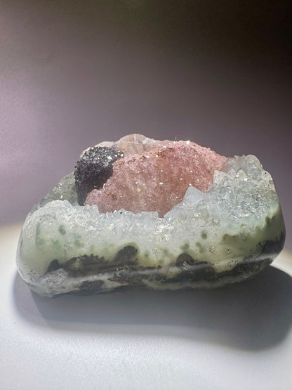 Rainbow Amethyst Cutbase aus Uruguay – 8,1 cm, 211 g