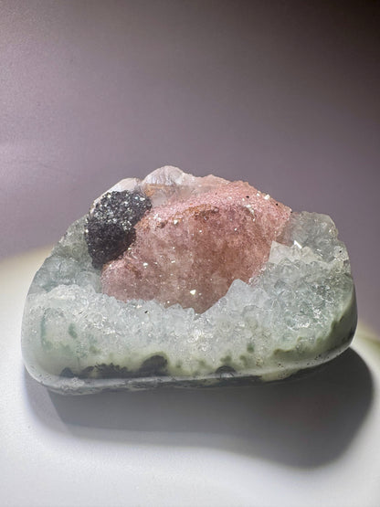 Rainbow Amethyst Cutbase aus Uruguay – 8,1 cm, 211 g