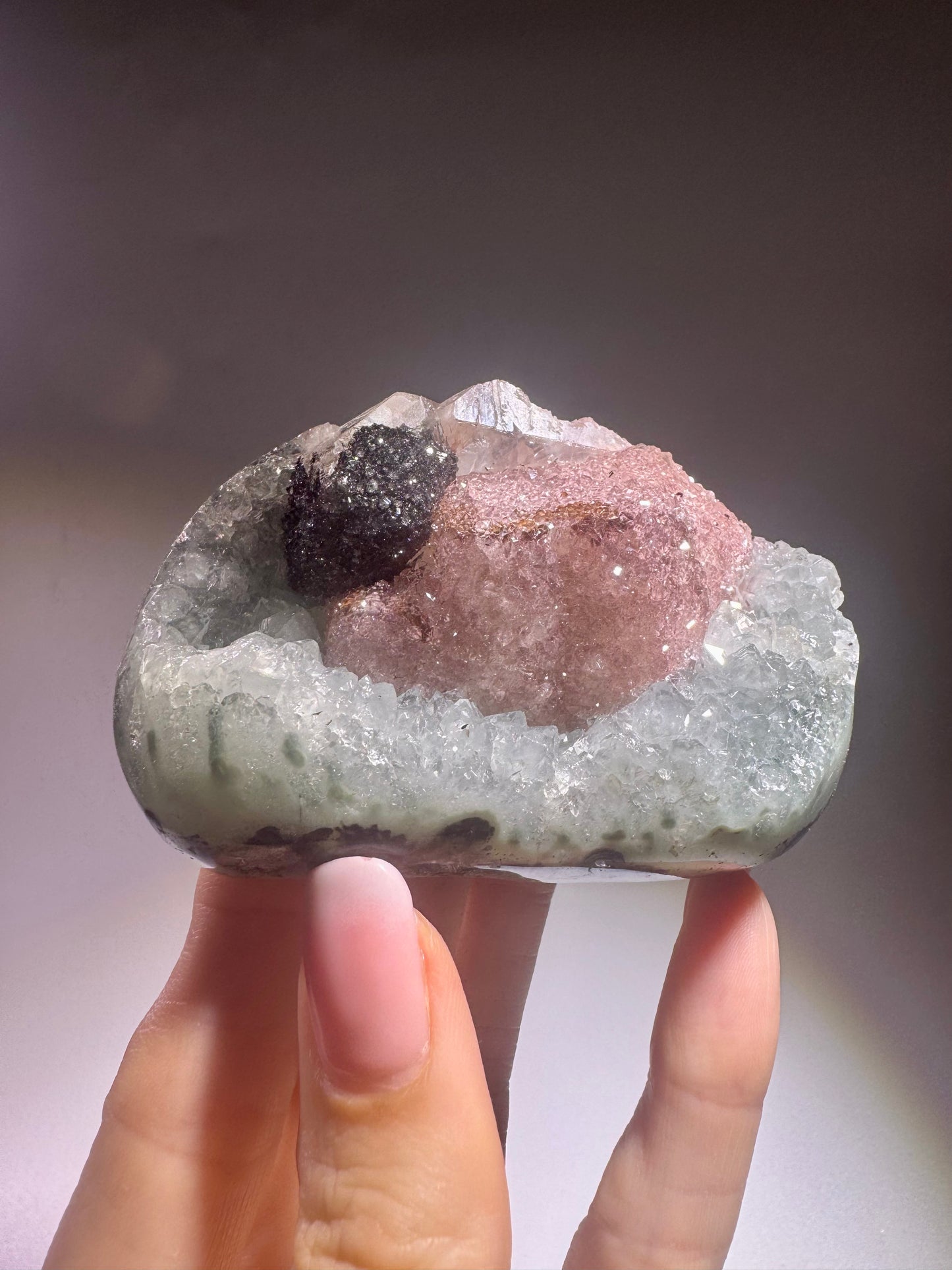 Rainbow Amethyst Cutbase aus Uruguay – 8,1 cm, 211 g – seltene Farben & exklusive Qualität 💖