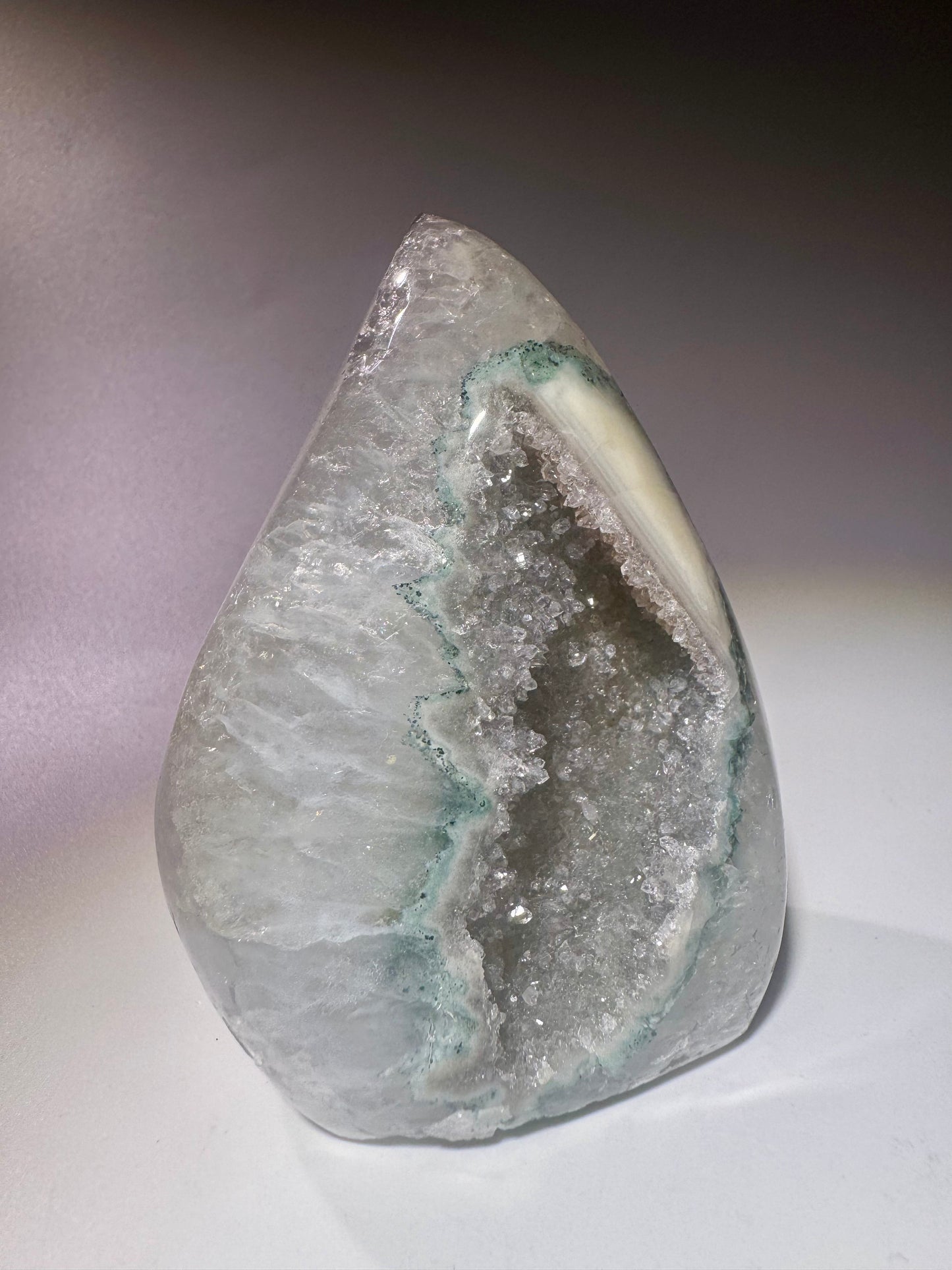 Hellgrüne Rainbow Amethyst Flamme – Uruguay – 8.5 cm, 250 g – funkelnd & selten 💚