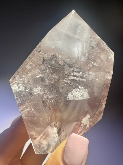 Grosse klare Pink Lithium Freeform – 7.7 cm, Edelstein aus Brasilien in Extra Qualität 💗