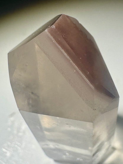 Pink Lithium Kristall mit Phantomen – 4.8 cm, Edelstein aus Brasilien in 1A-Qualität