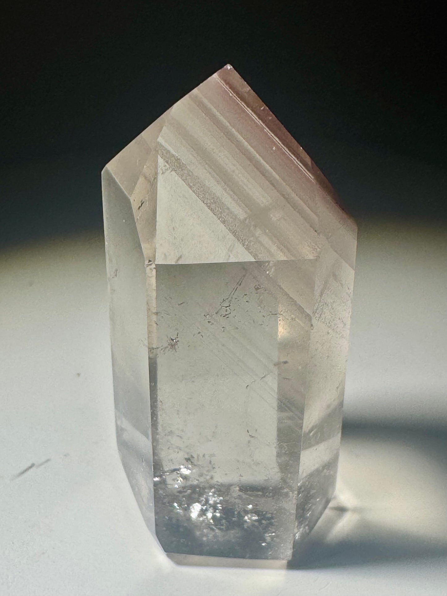 Pink Lithium Kristall mit Phantomen – 4.8 cm, Edelstein aus Brasilien in 1A-Qualität