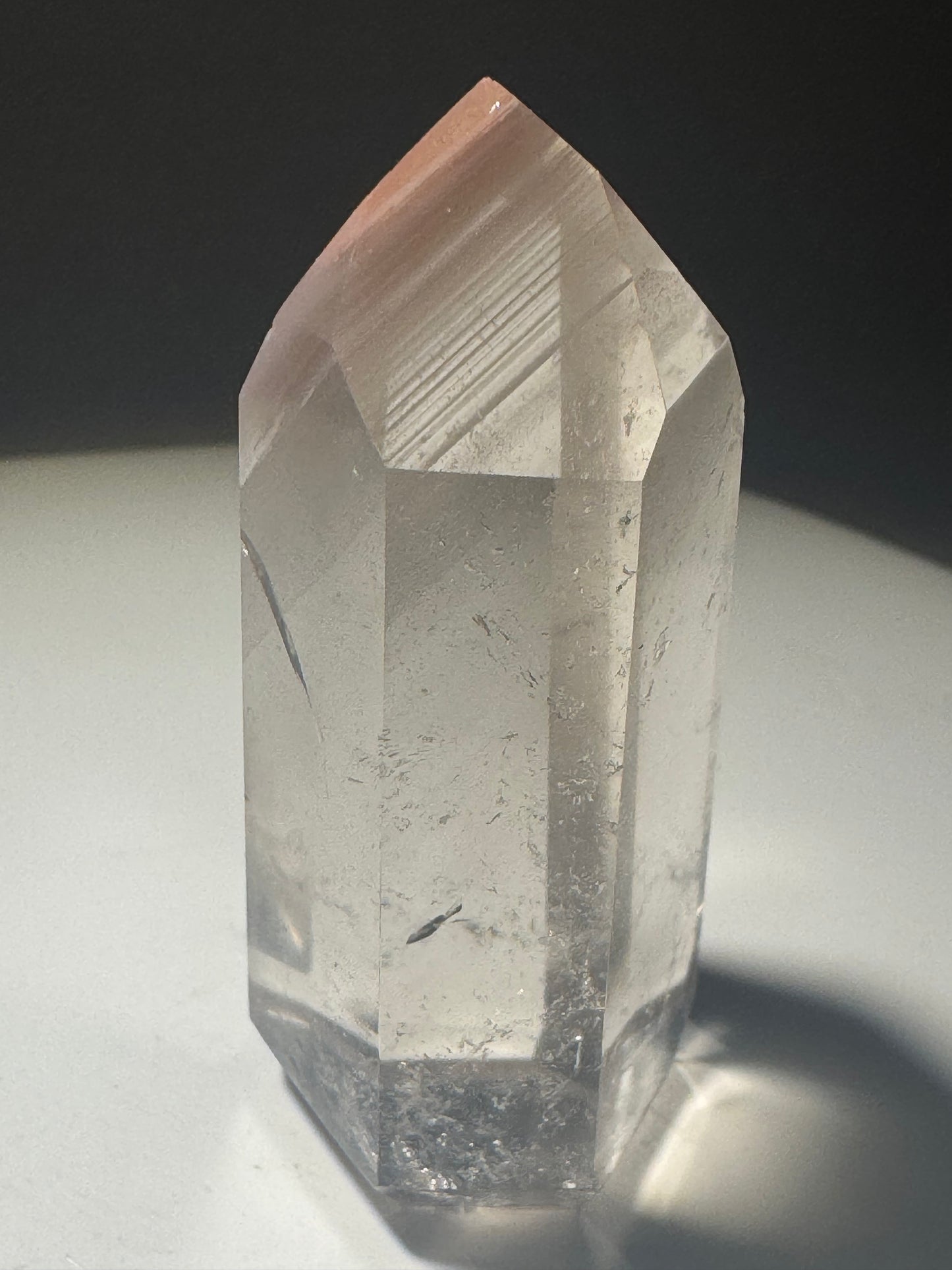 Pink Lithium Kristall mit Phantomen – 4.8 cm, Edelstein aus Brasilien in 1A-Qualität