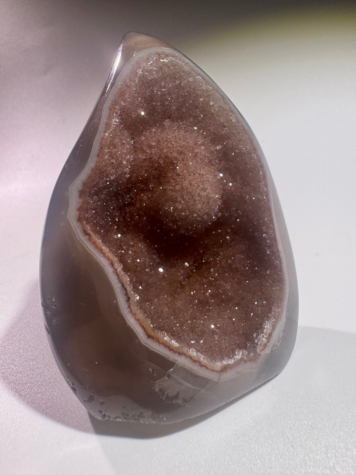 Exklusive rote Achat Flamme aus Uruguay – 7.8cm mit Kristallen und Funkeln