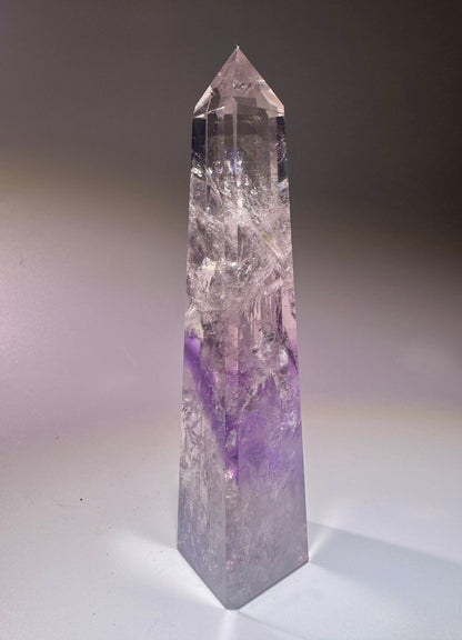 Phantom Amethyst Spitze mit Regenbogen – 10.7 cm | 1A-Qualität aus Brasilien