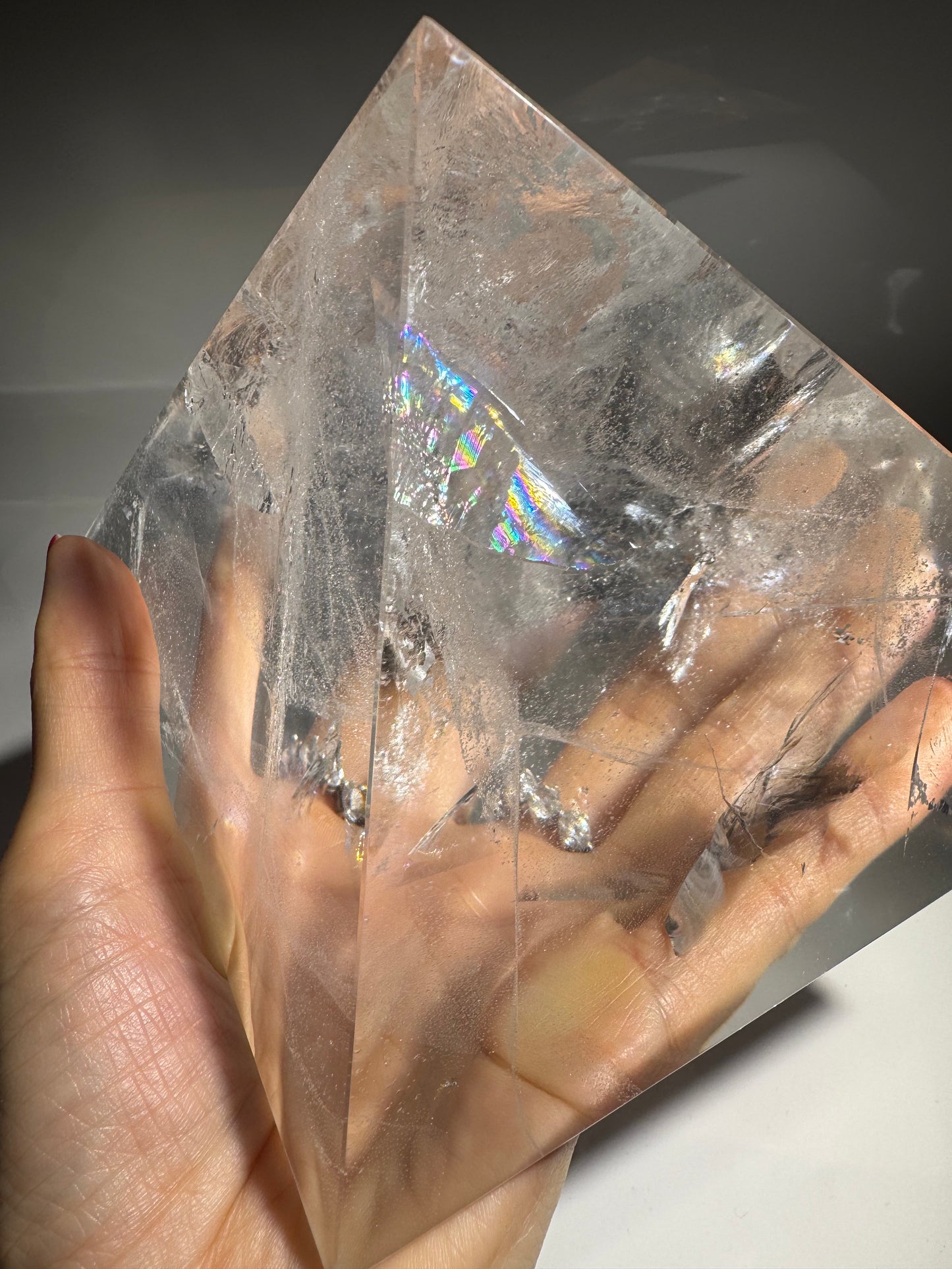 Exklusive Lemurian Bergkristall Pyramide – Handgeschliffen, 1.76kg, 13.5cm