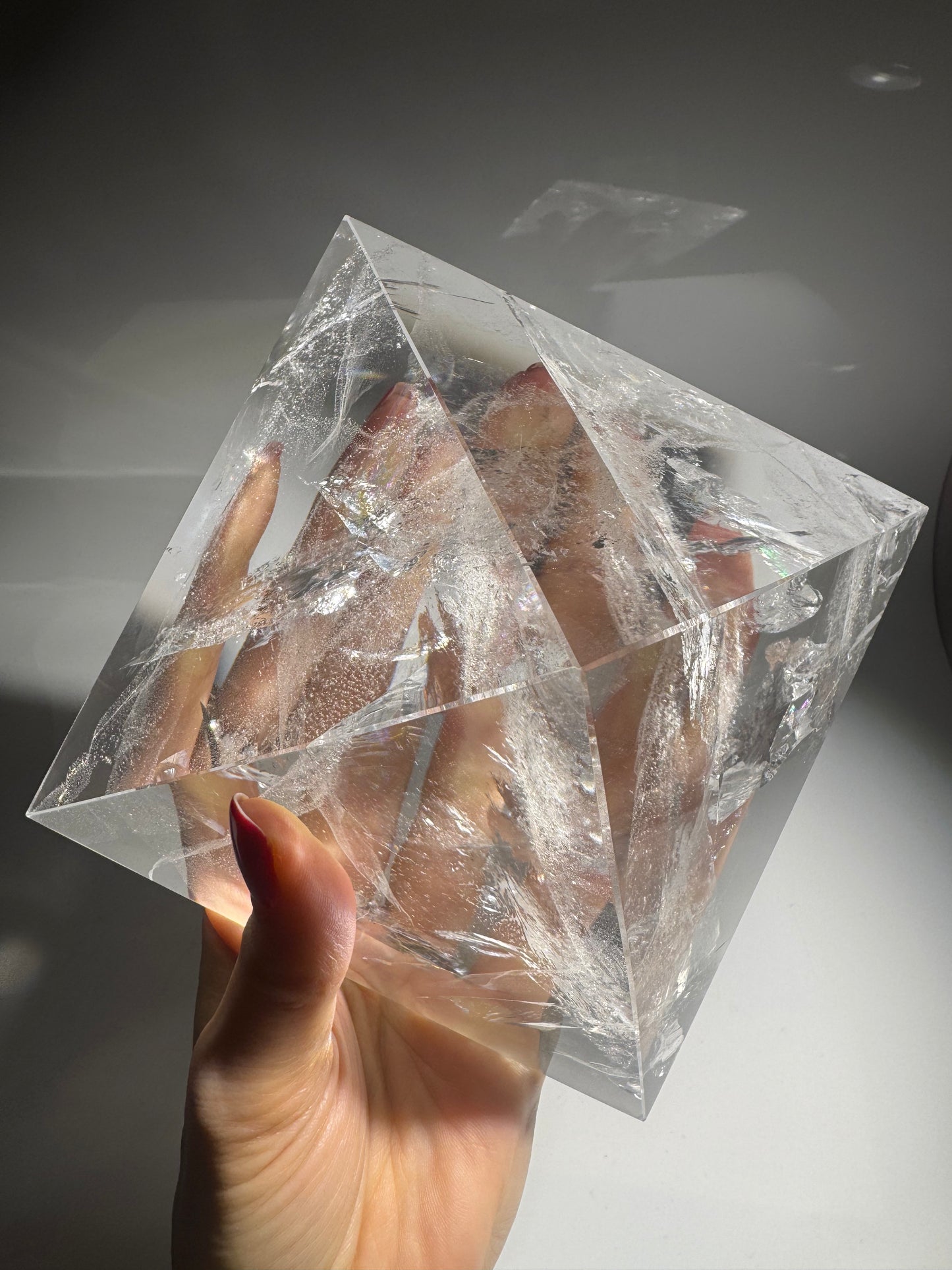 Exklusive Lemurian Bergkristall Pyramide – Handgeschliffen, 1.76kg, 13.5cm