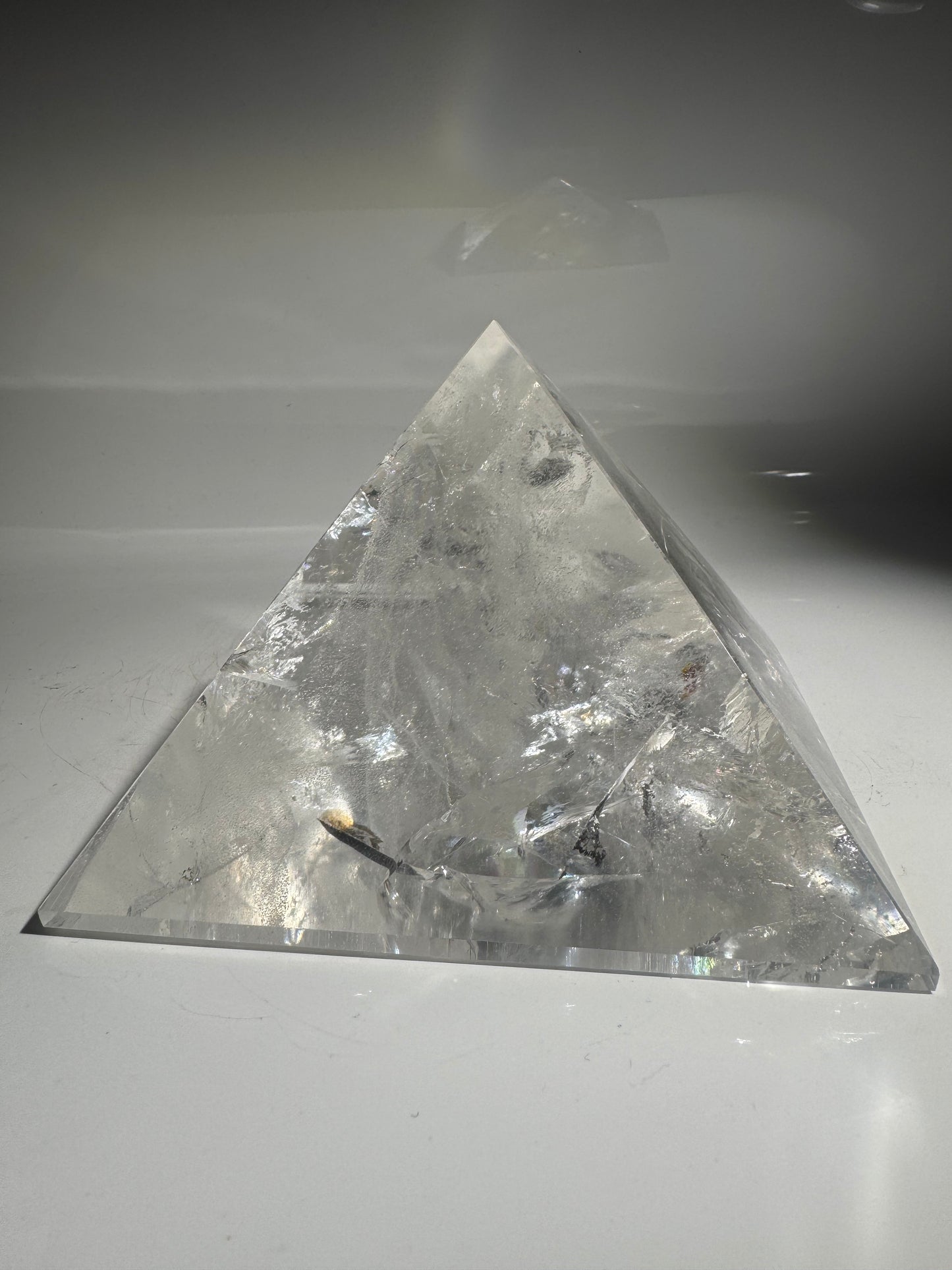 Exklusive Lemurian Bergkristall Pyramide – Handgeschliffen, 1.76kg, 13.5cm