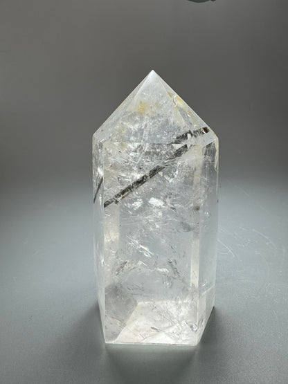 Seltene Quarz Spitze mit Turmalin aus Brasilien - 11cm, 529g