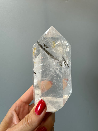 Seltene Quarz Spitze mit Turmalin aus Brasilien - 11cm, 529g