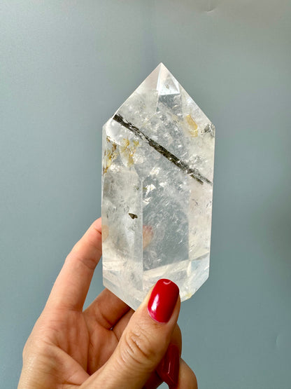 Seltene Quarz Spitze mit Turmalin aus Brasilien - 11cm, 529g