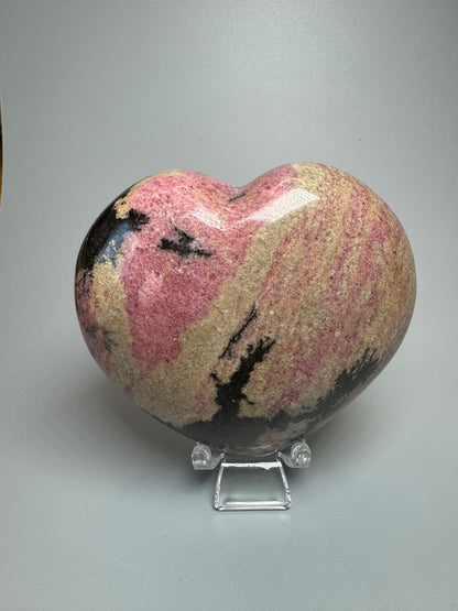 Handgefertigtes Rhodonit Herz | 424g Rhodonit Herz | UNIQUE CRYSTALS