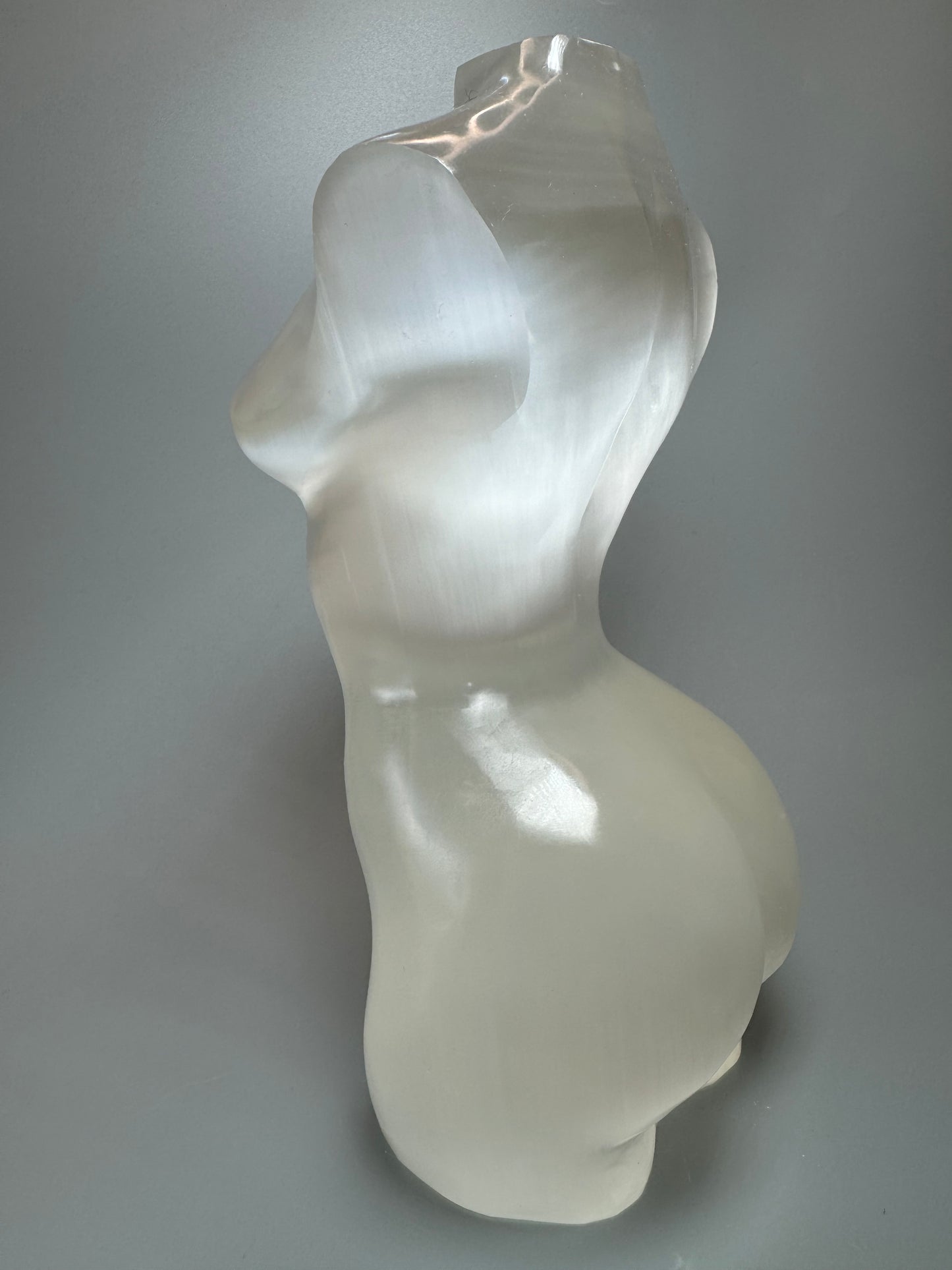 Selenit Frauenkörper 21 cm, 1.95kg – Lichtvolle Eleganz & sanfte Energie ✨
