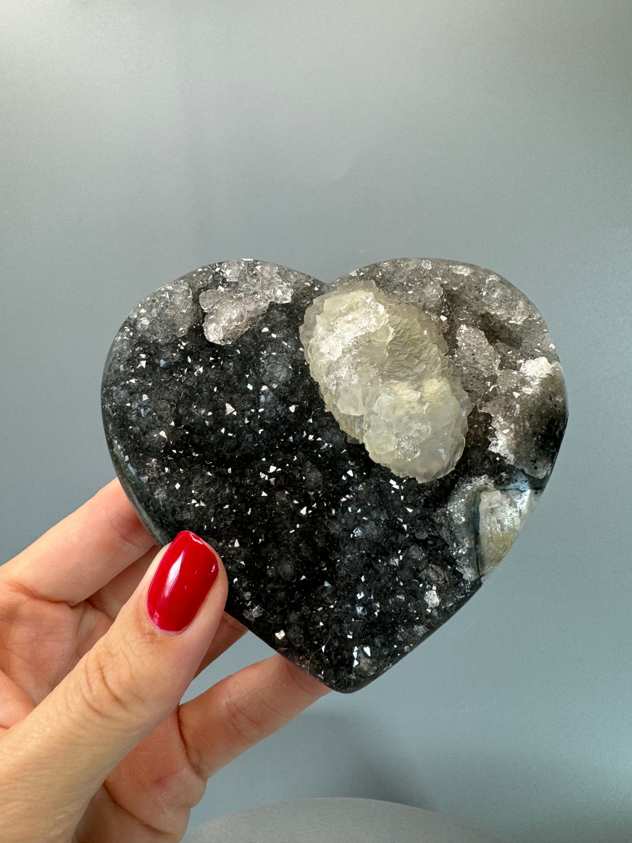 Bezauberndes Amethyst Herz mit Kalzit aus Uruguay - 9cm, 340g