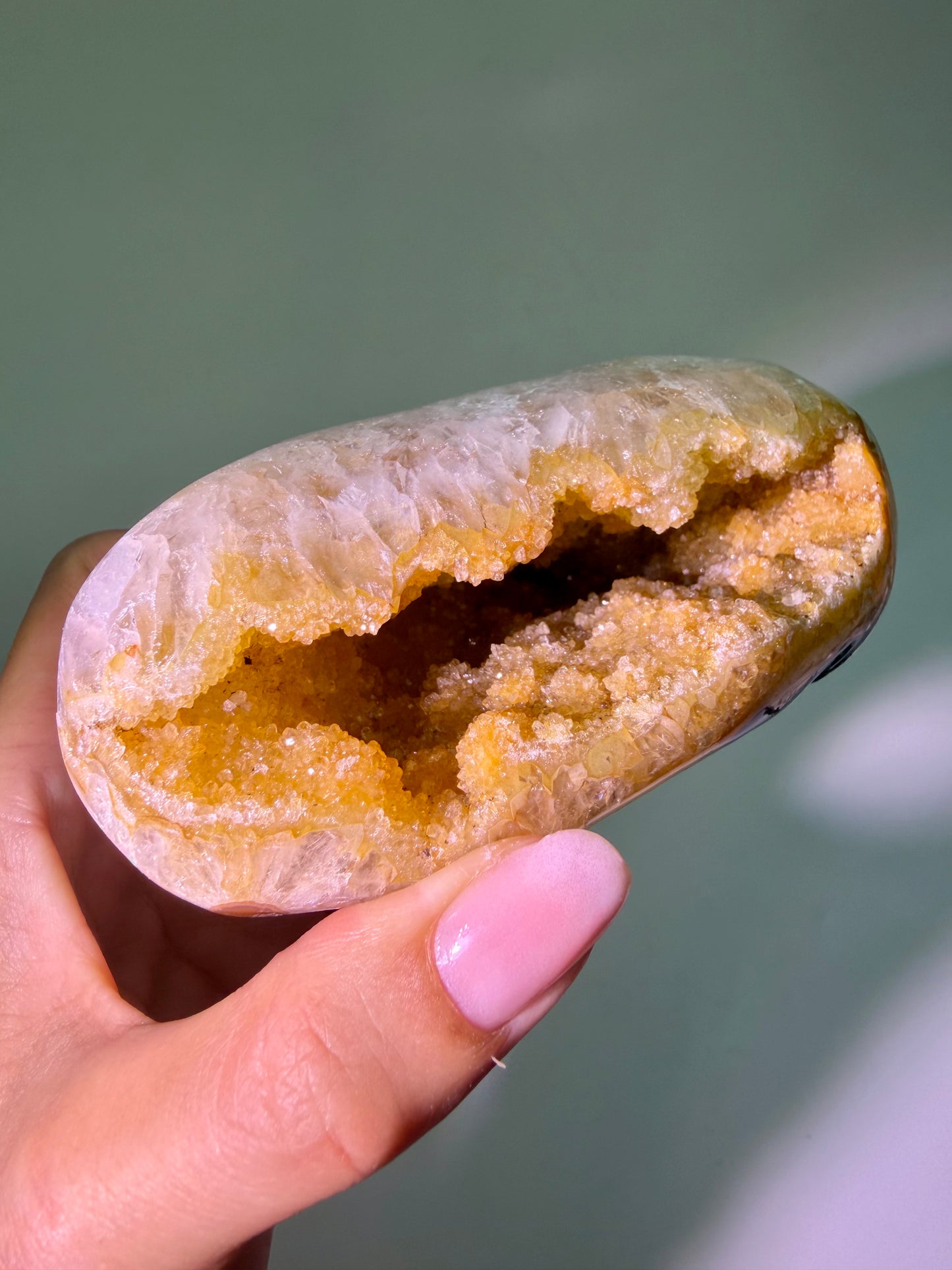 Wunderschöne natürliche Gelbamethyst-Geode – 11 × 7,5 × 5 cm | 581 g