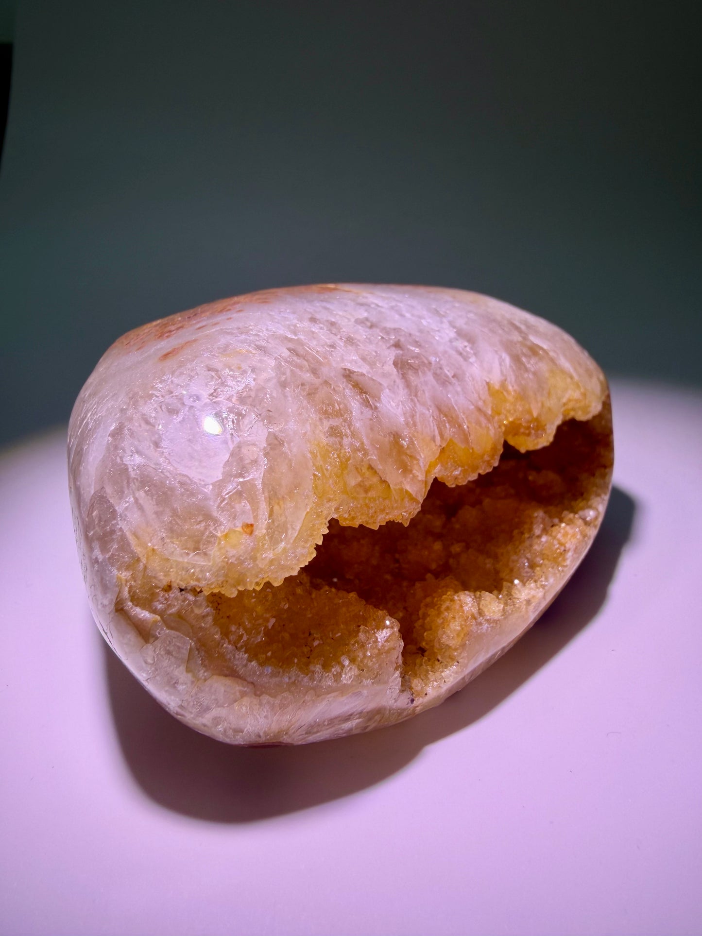 Wunderschöne natürliche Gelbamethyst-Geode – 11 × 7,5 × 5 cm | 581 g