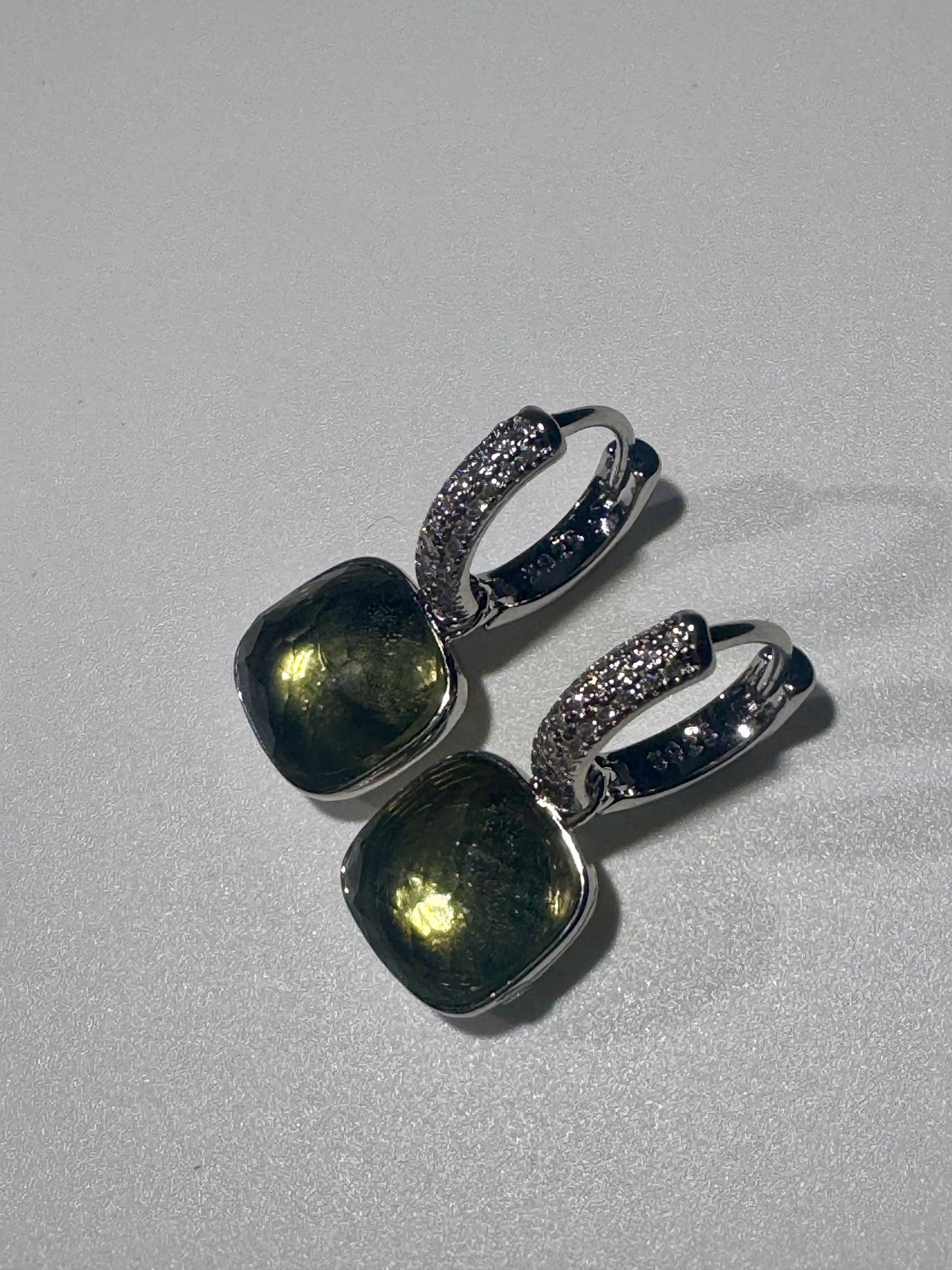 Elegante Prasiolith Ohrringe aus 925 Silber – Grüner Amethyst mit Zirkonia – 2.5 cm romantische Ohrhänger