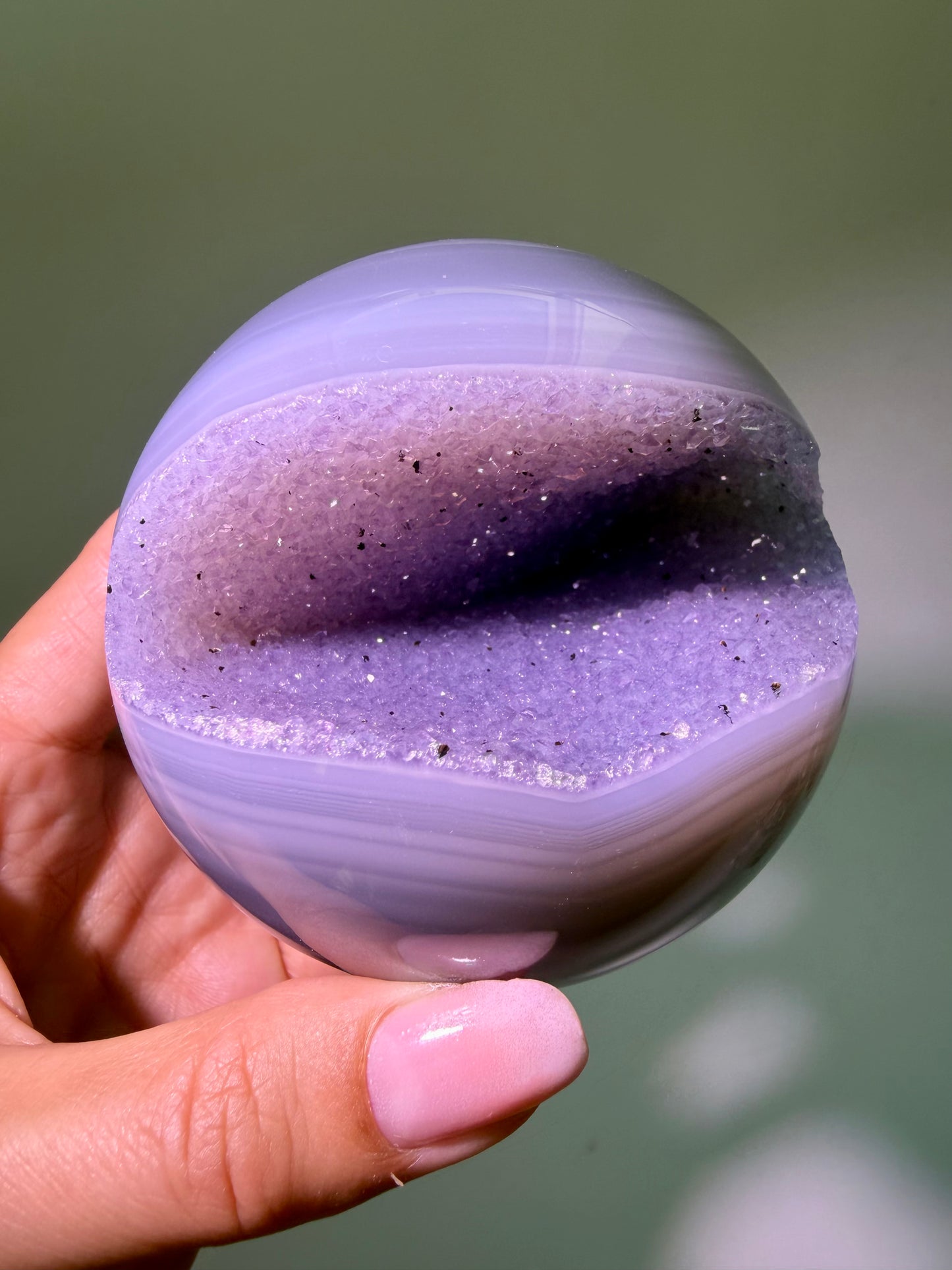 Amethyst sphere 7.6 cm – 570 g | Soft purple & sparkling crystals