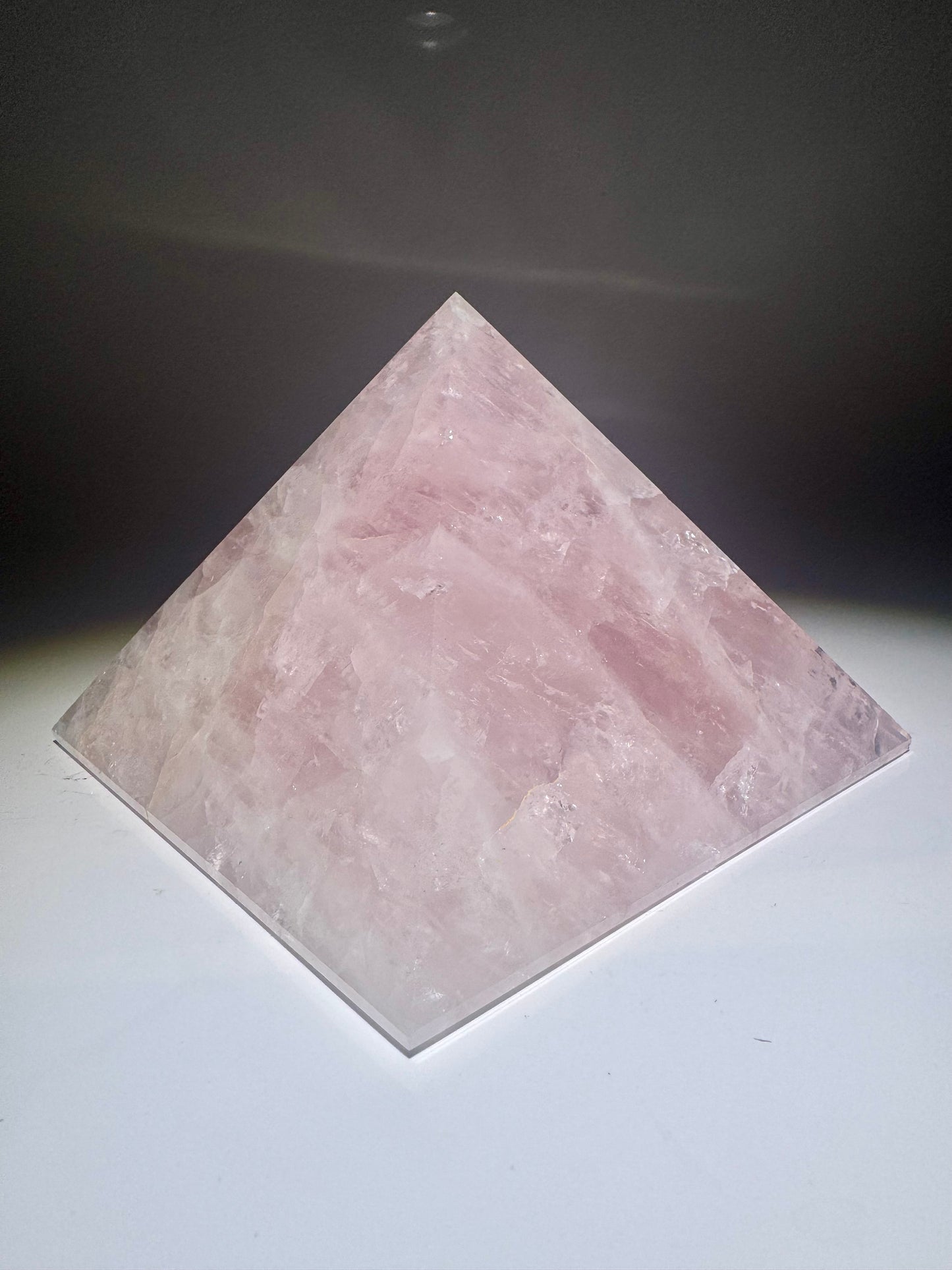 Rosenquarz Pyramide handgefertigt Brasilien | Liebe & Herzenergie