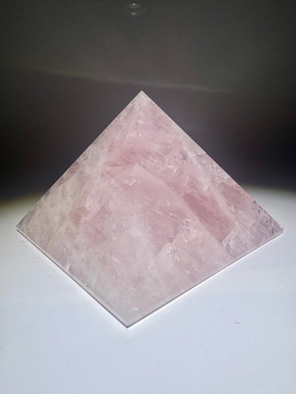 Rosenquarz Pyramide handgefertigt Brasilien | Liebe & Herzenergie