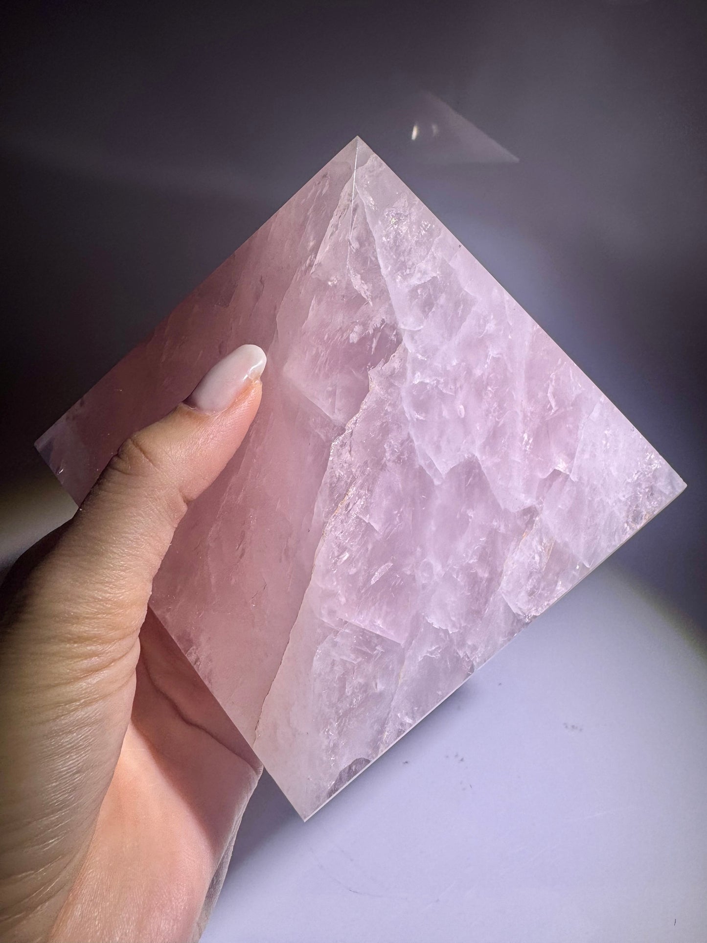 Rosenquarz Pyramide handgefertigt Brasilien | Liebe & Herzenergie