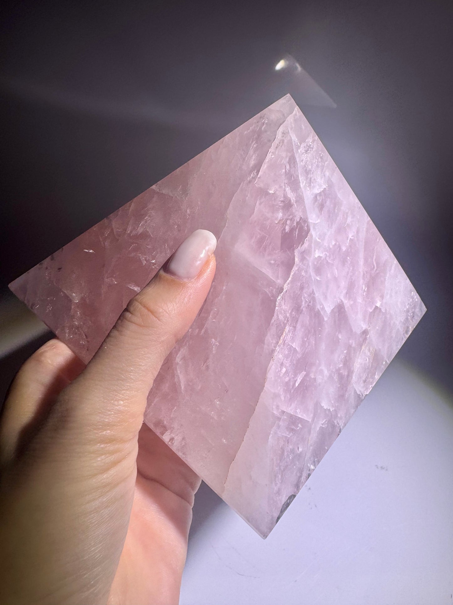 Rosenquarz Pyramide handgefertigt Brasilien | Liebe & Herzenergie