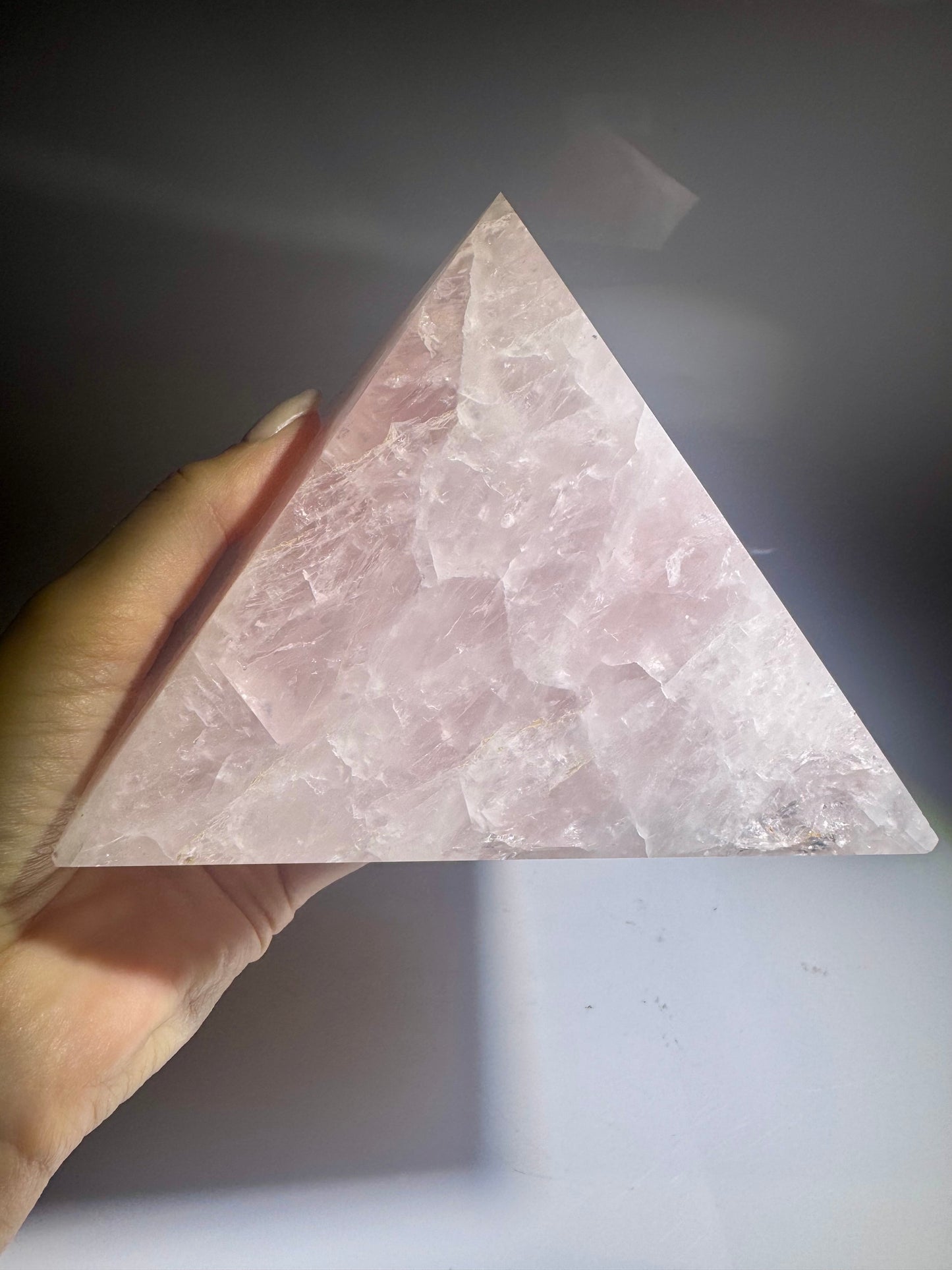 Rosenquarz Pyramide handgefertigt Brasilien | Liebe & Herzenergie