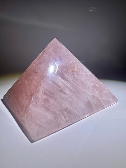 Rosenquarz Pyramide Brasilien | Herzchakra Stein für Harmonie