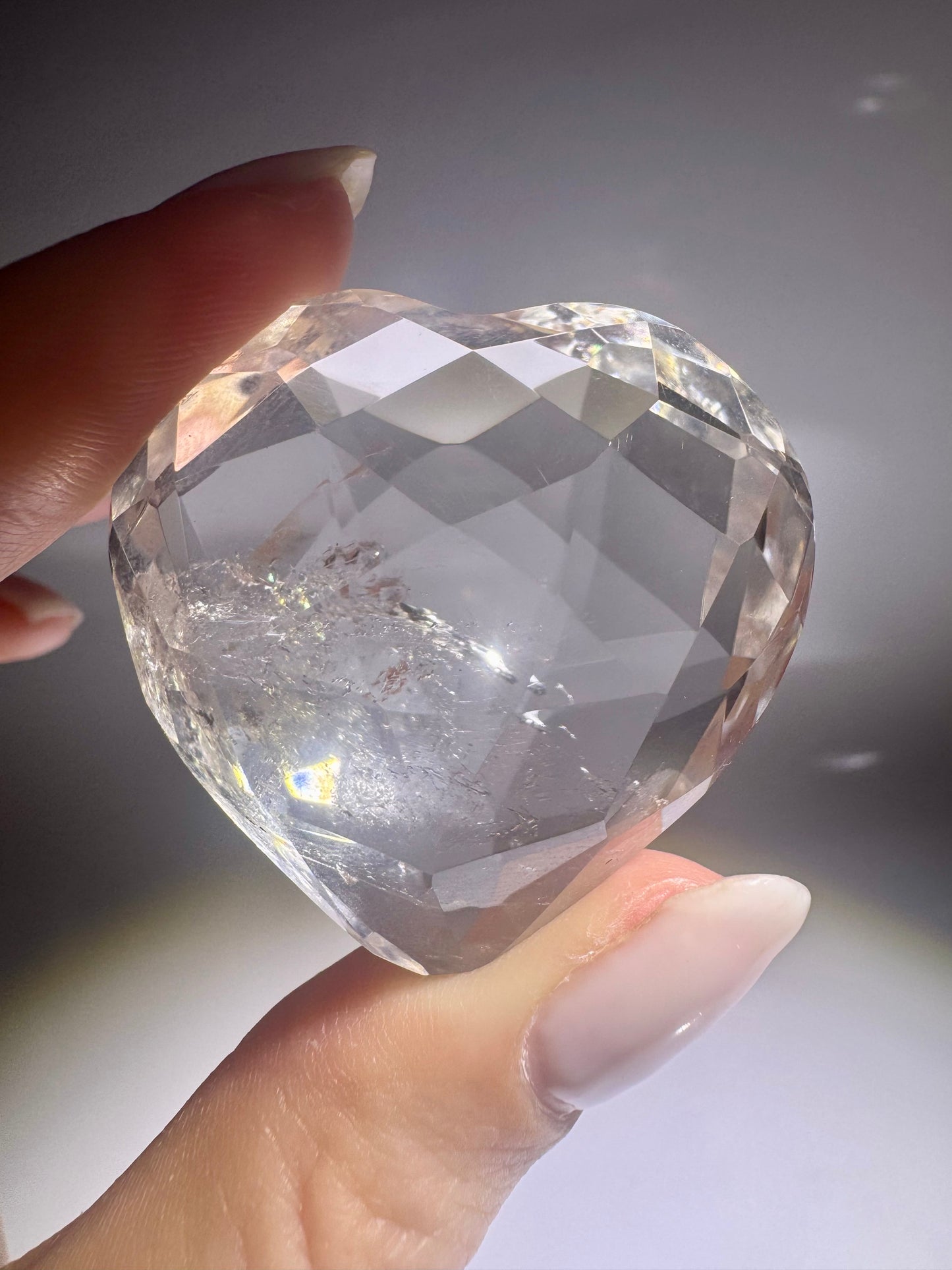 Facettiertes Lemurian-Herz 3,9 cm | Extra klare Bergkristall-Qualität