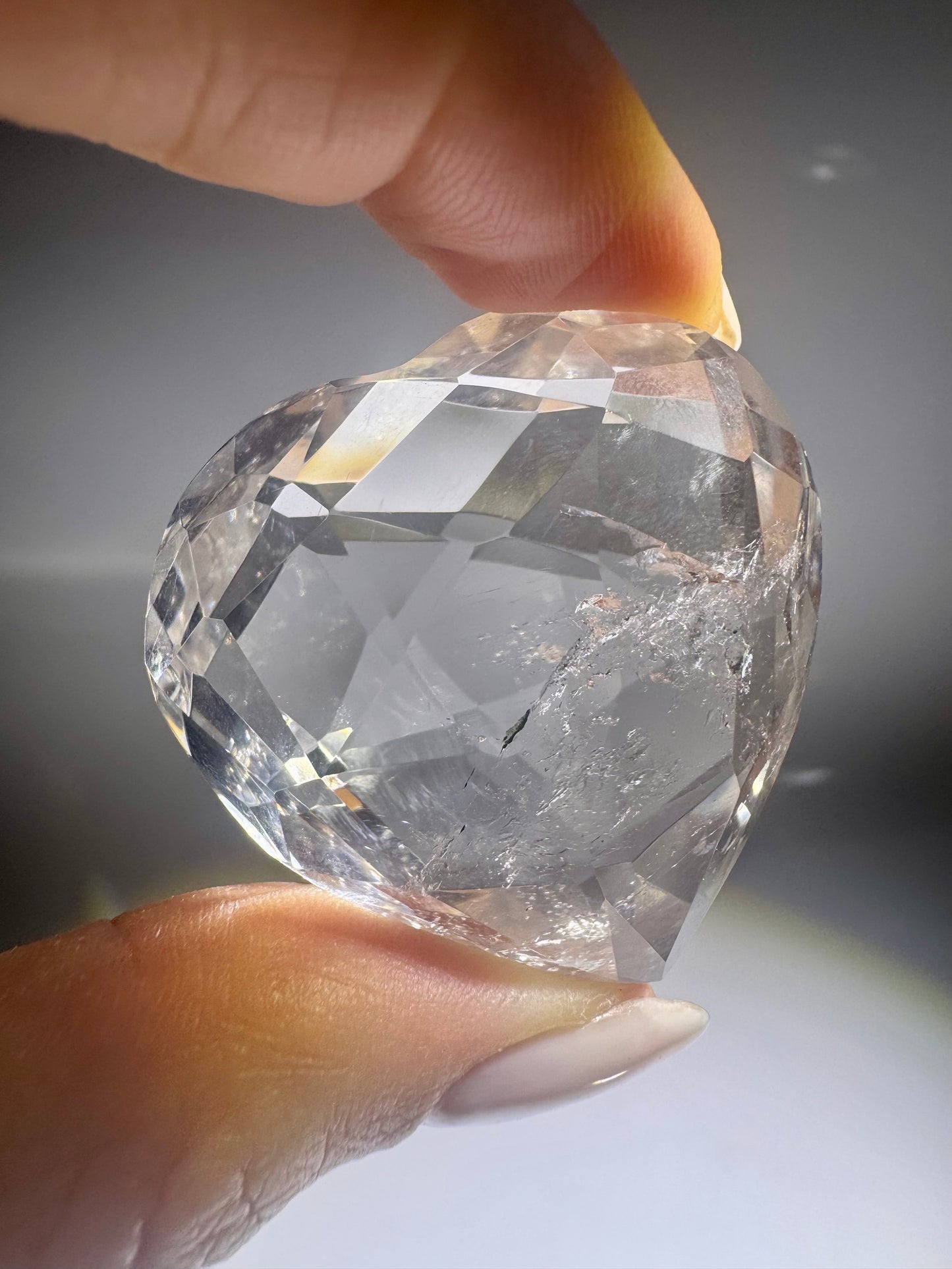 Facettiertes Lemurian-Herz 3,9 cm | Extra klare Bergkristall-Qualität