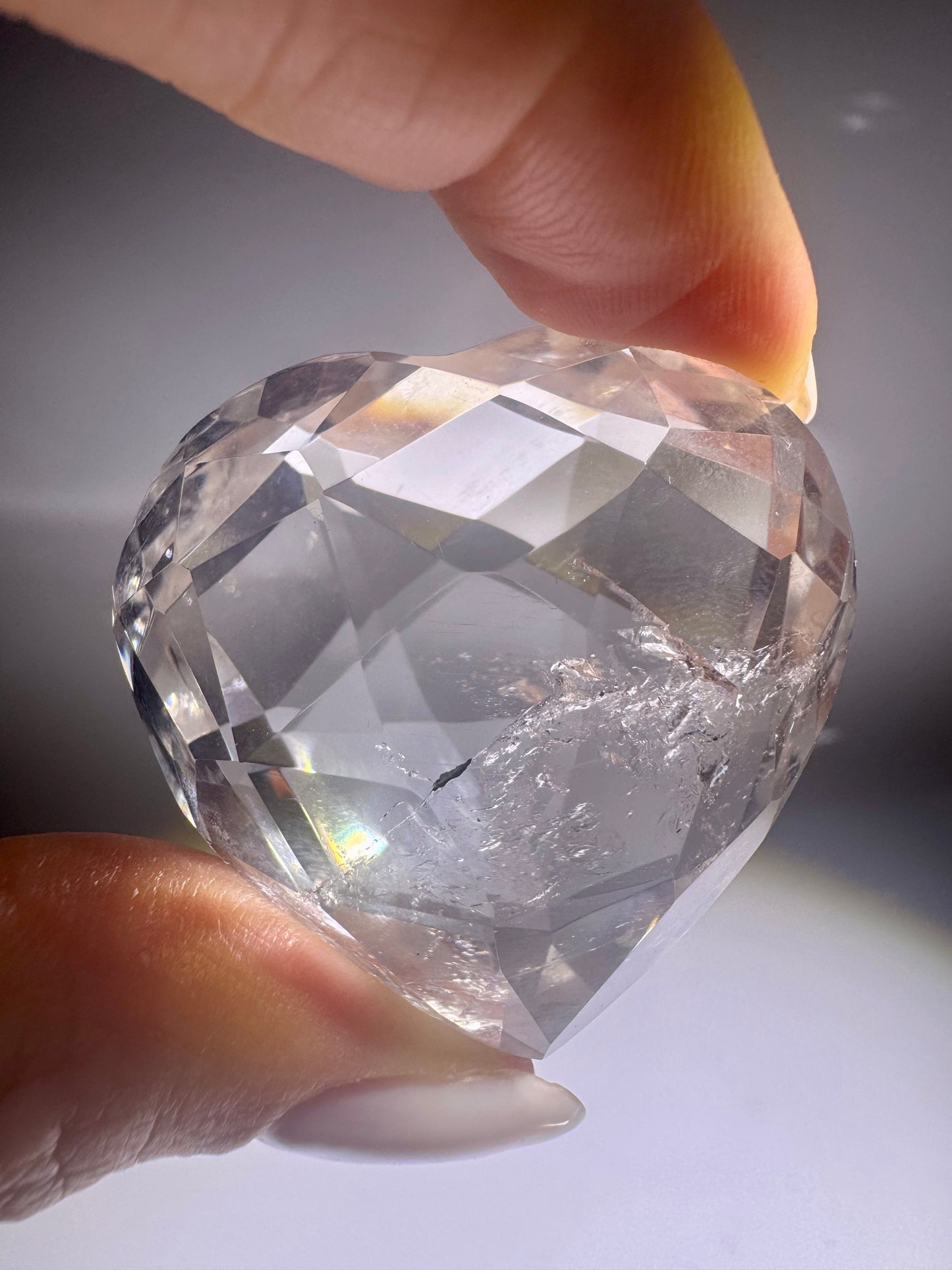 Facettiertes Lemurian-Herz 3,9 cm | Extra klare Bergkristall-Qualität